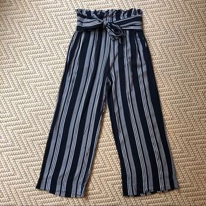 Abercrombie & Fitch Paperbag Wide Leg Cropped Pant